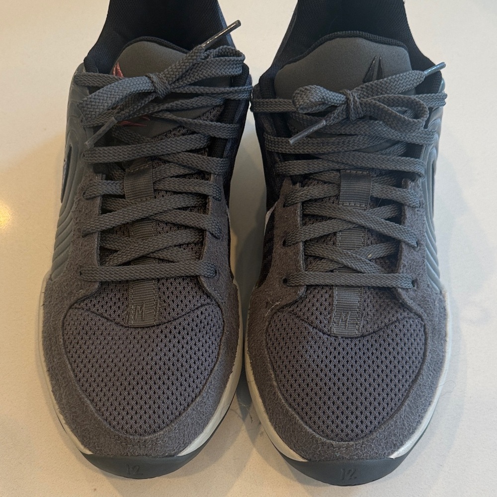JA Nike basketball shoes men's size 9